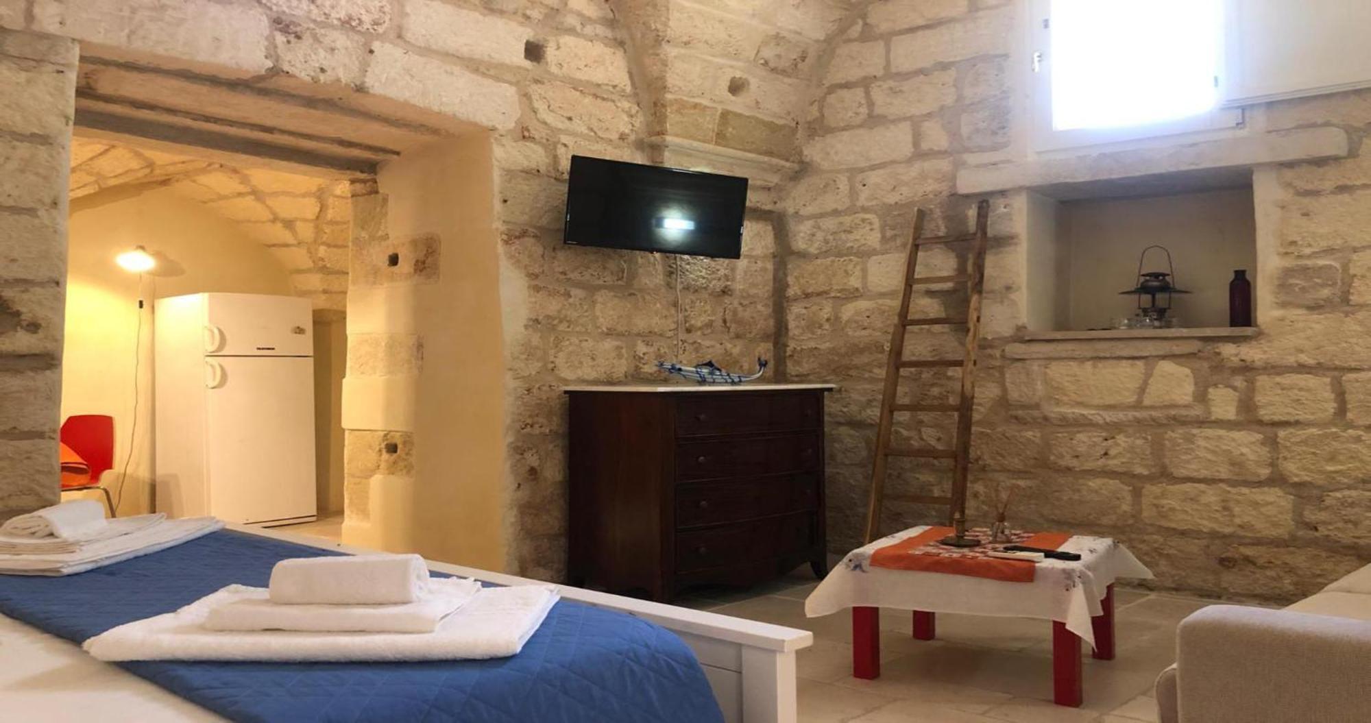 Odegos Monolocali Vico Sant'Antonio Villa Carpignano Salentino Kültér fotó